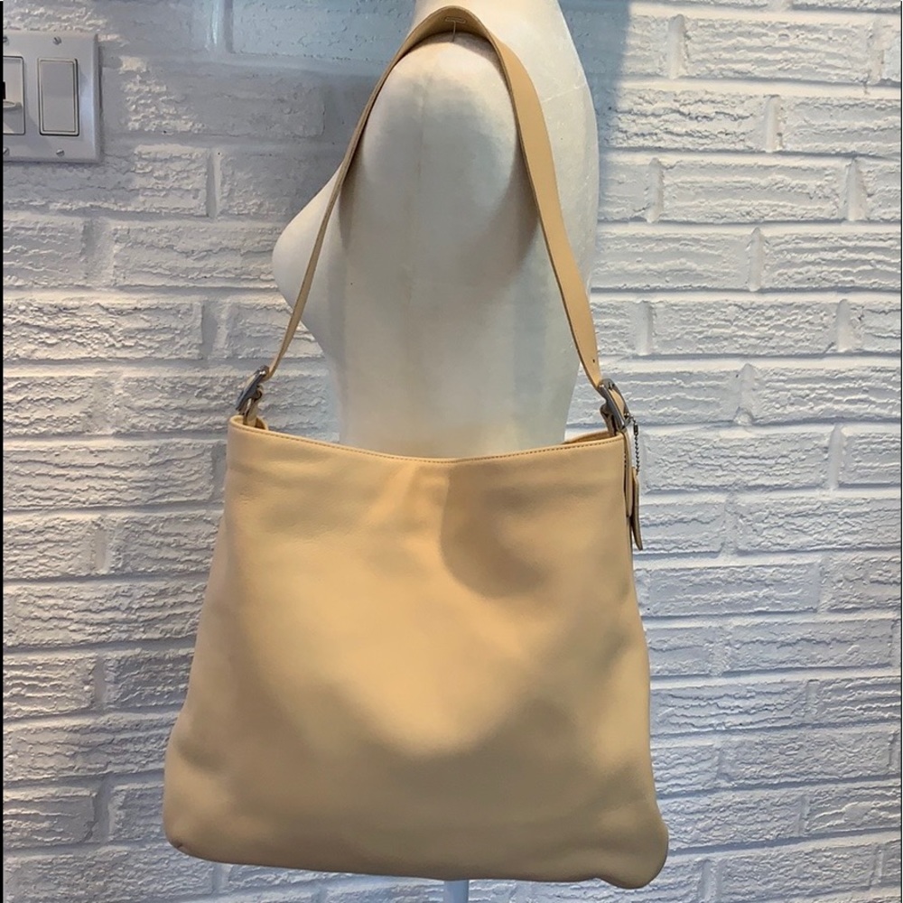 🌟 VTG EUC Coach Legacy Slim Hippie Duffle